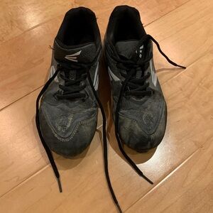 ✏️🆓 FREE with any purchase - Boys Easton Baseball cleats - size 4
